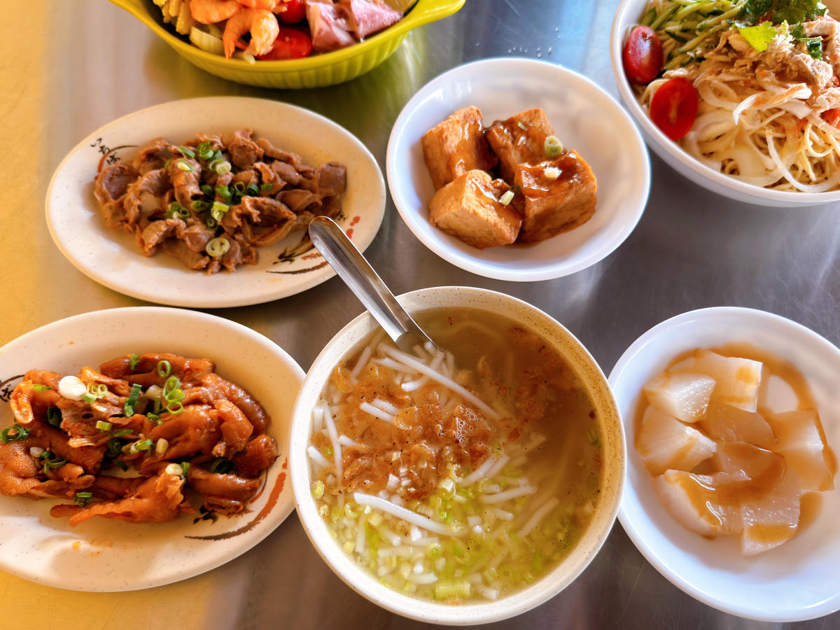 【高雄三民區美食】宝媽涼麵|涼麵醬汁清爽料多澎派+台北古早味米粉湯/高雄涼麵推薦 - 第32張圖 高雄三民區美食 宝媽涼麵