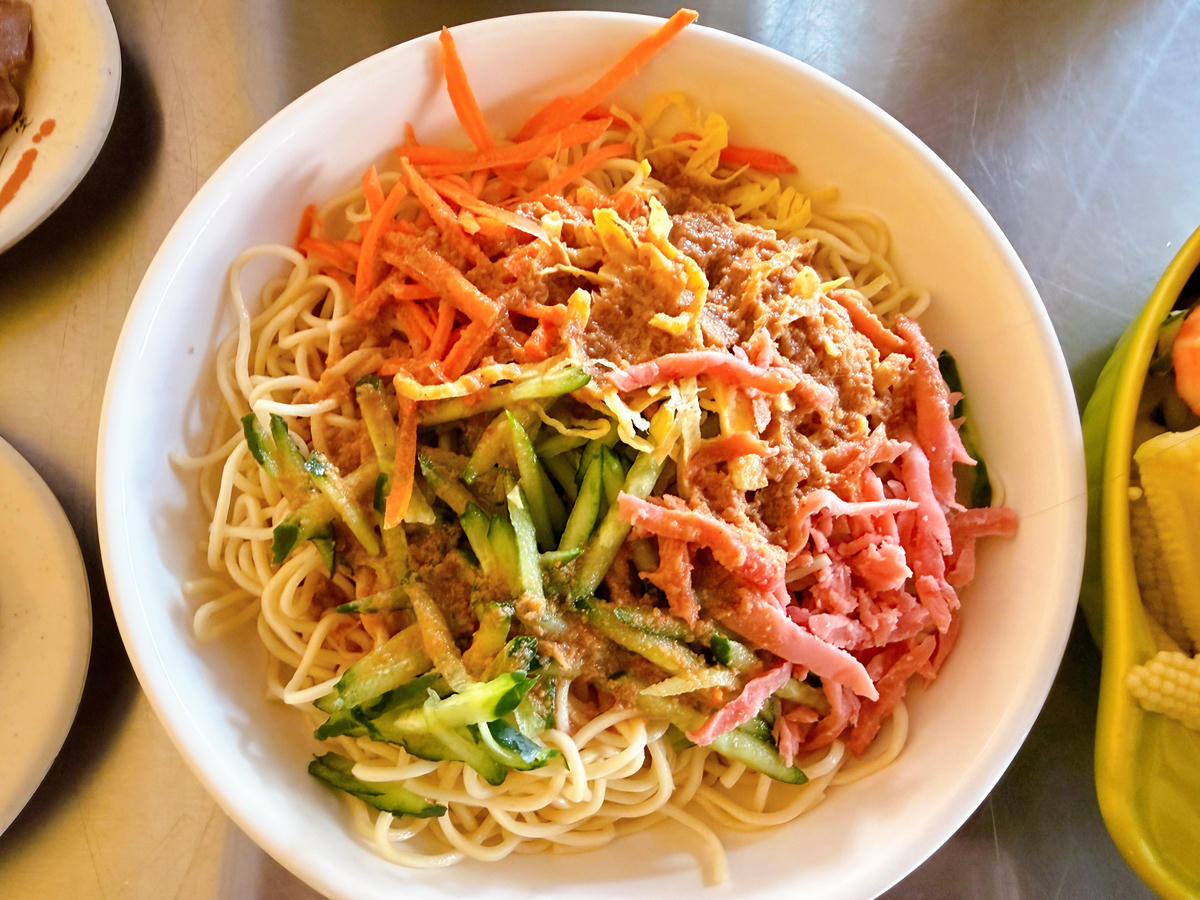 【高雄三民區美食】宝媽涼麵|涼麵醬汁清爽料多澎派+台北古早味米粉湯/高雄涼麵推薦 - 第19張圖 高雄三民區美食 宝媽涼麵