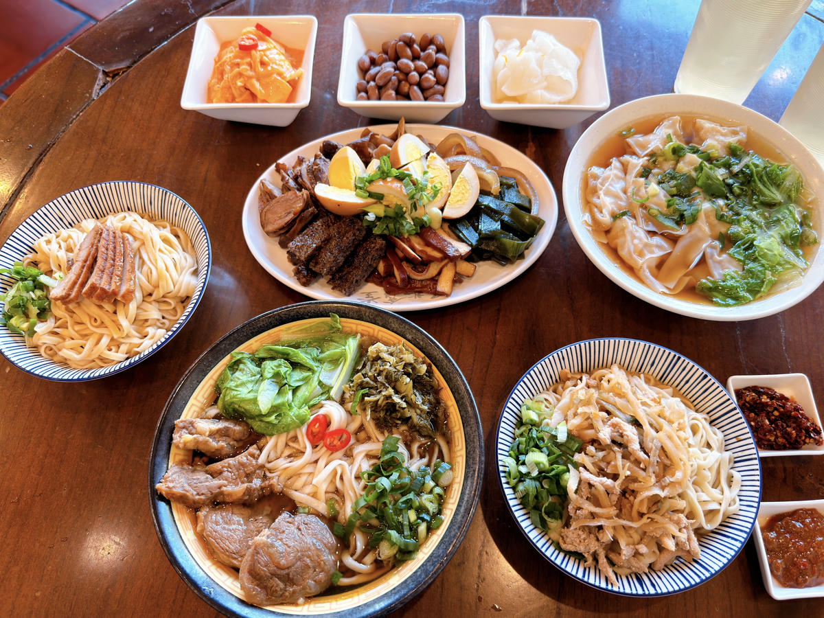 【高雄鳳山美食】江北食堂風味外省麵|湯乾淨麵有勁.最耐吃的手工外省麵/鳳山高中對面平日也客滿的外省麵 - 第31張圖 高雄鳳山 江北食堂風味外省麵