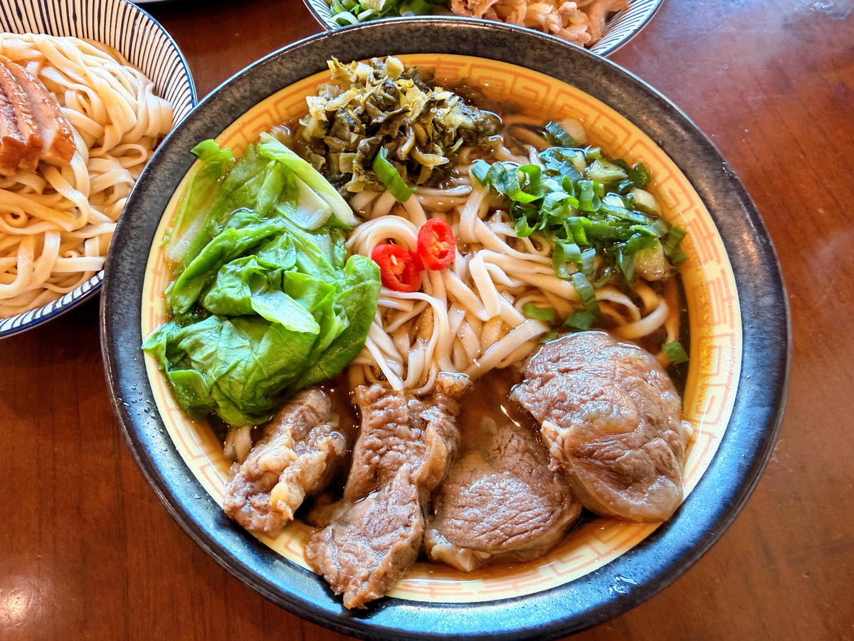 【高雄鳳山美食】江北食堂風味外省麵|湯乾淨麵有勁.最耐吃的手工外省麵/鳳山高中對面平日也客滿的外省麵 - 第17張圖 高雄鳳山 江北食堂風味外省麵