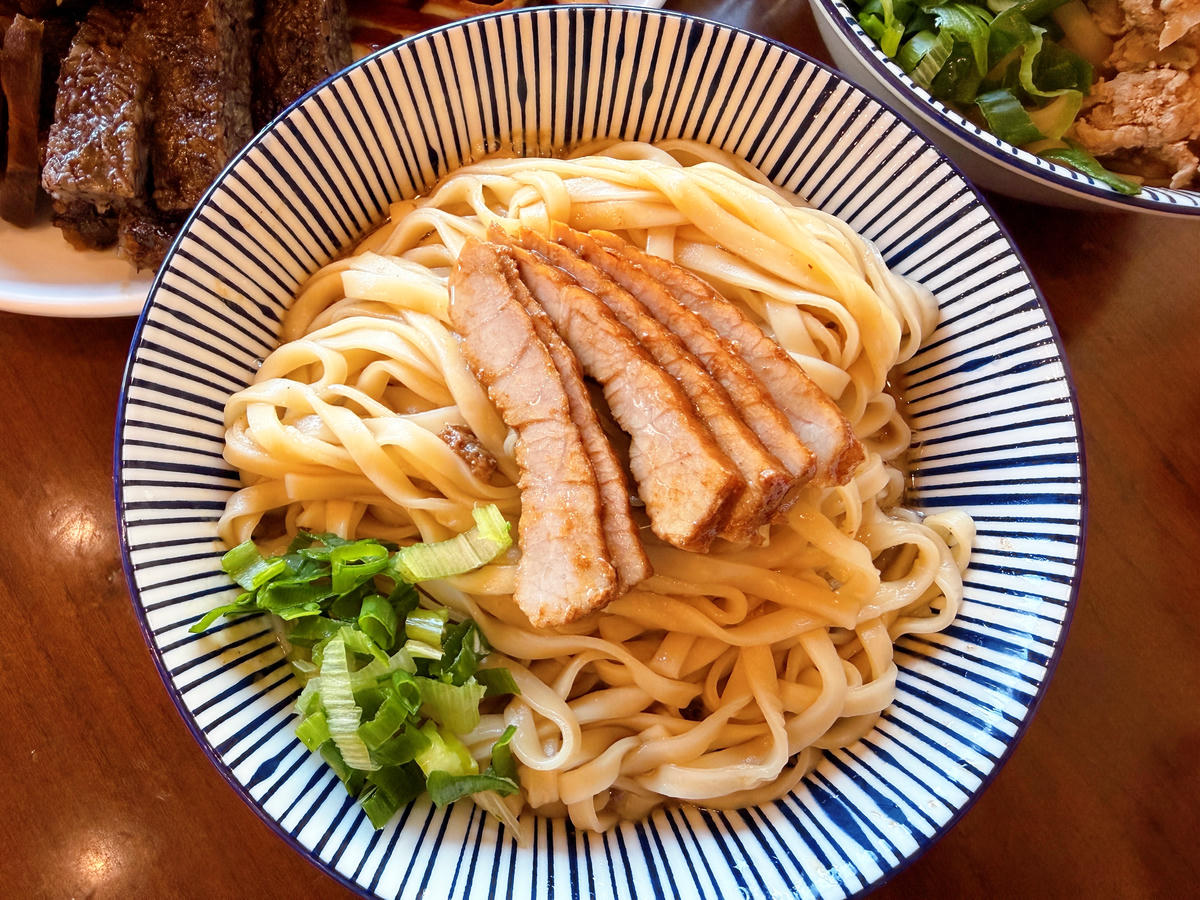 【高雄鳳山美食】江北食堂風味外省麵|湯乾淨麵有勁.最耐吃的手工外省麵/鳳山高中對面平日也客滿的外省麵 - 第20張圖 高雄鳳山 江北食堂風味外省麵