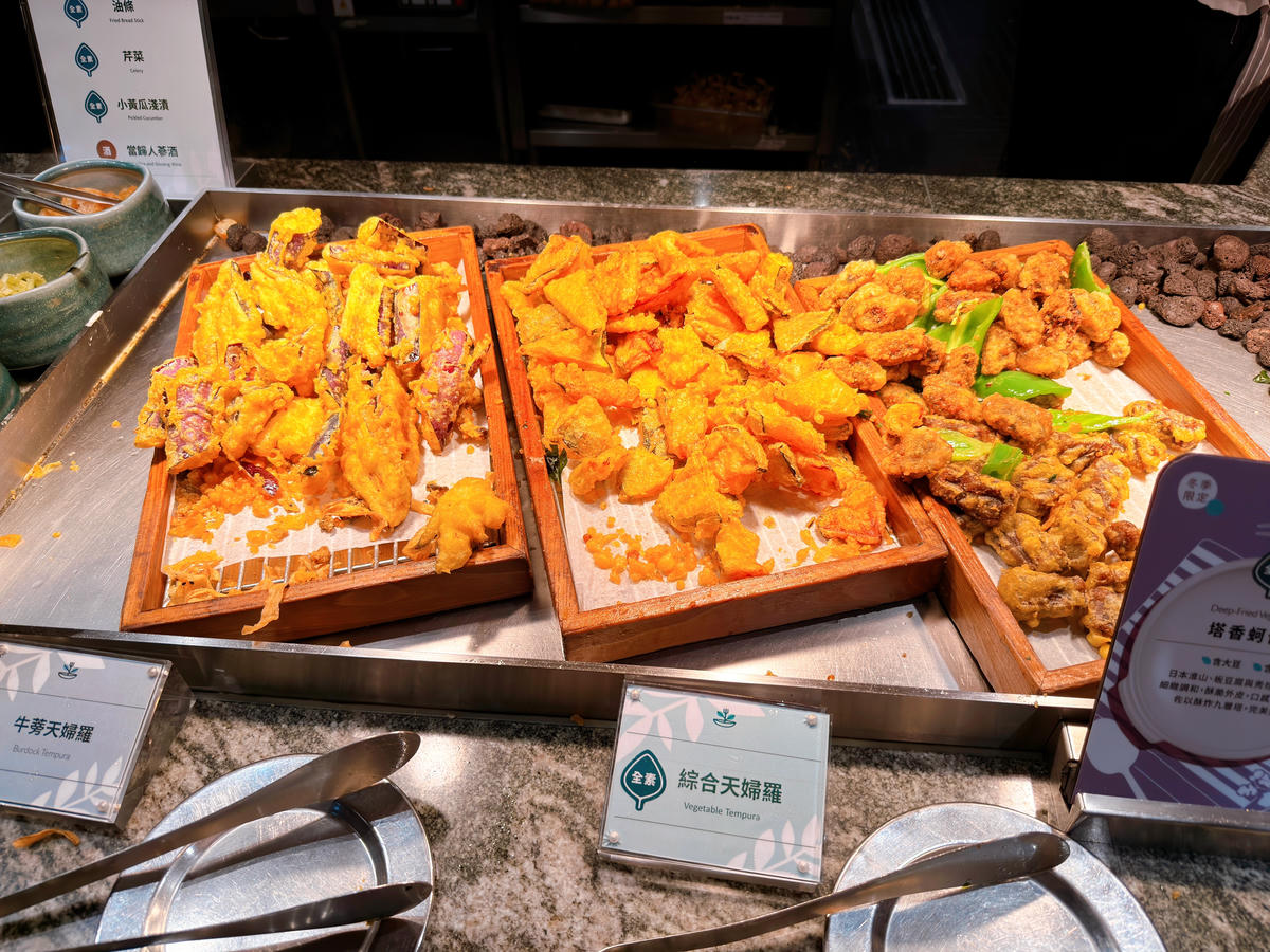 【高雄蔬食吃到飽】果然匯.高雄夢時代店|素食界的頂級Buffet.多國蔬食饗宴/一次吃遍世界的蔬食餐桌 - 第16張圖 果然匯 高雄夢時代店