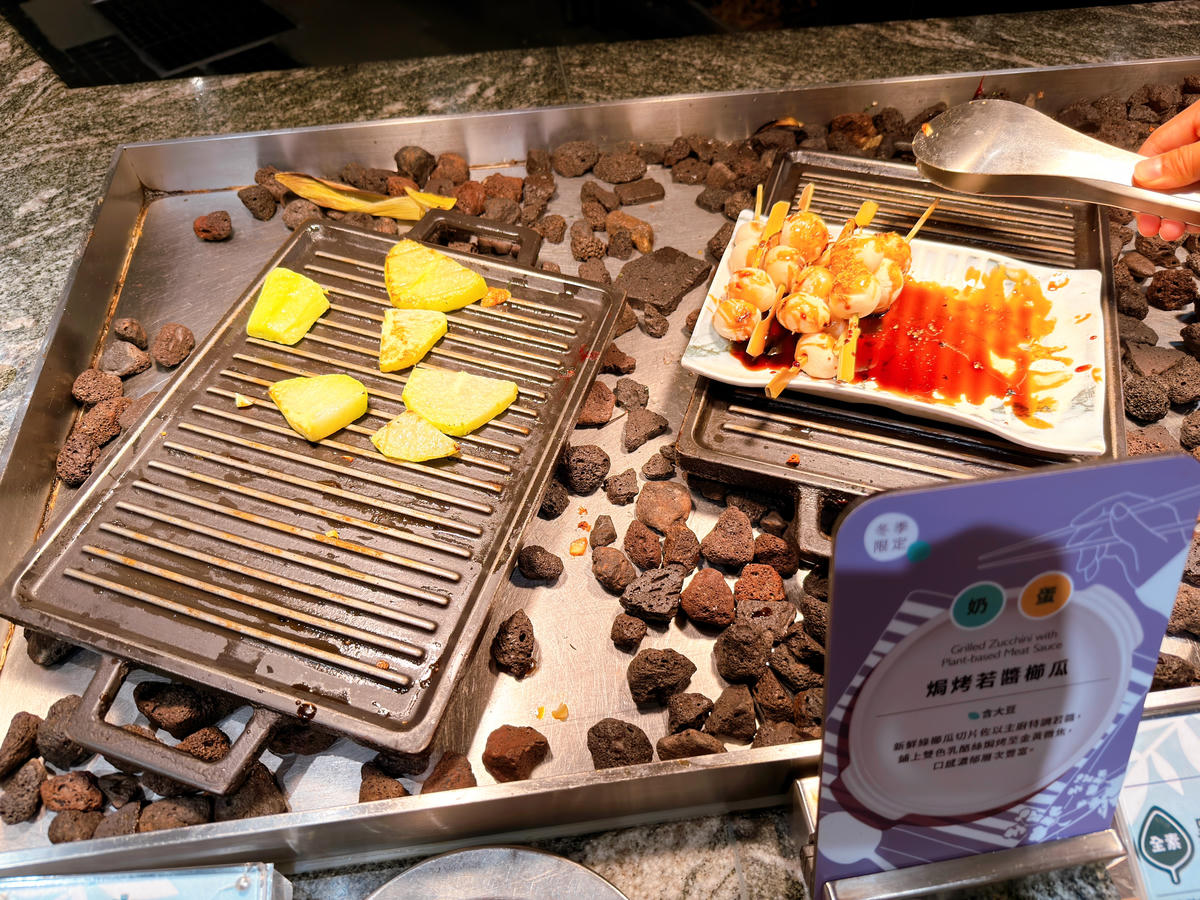 【高雄蔬食吃到飽】果然匯.高雄夢時代店|素食界的頂級Buffet.多國蔬食饗宴/一次吃遍世界的蔬食餐桌 - 第17張圖 果然匯 高雄夢時代店