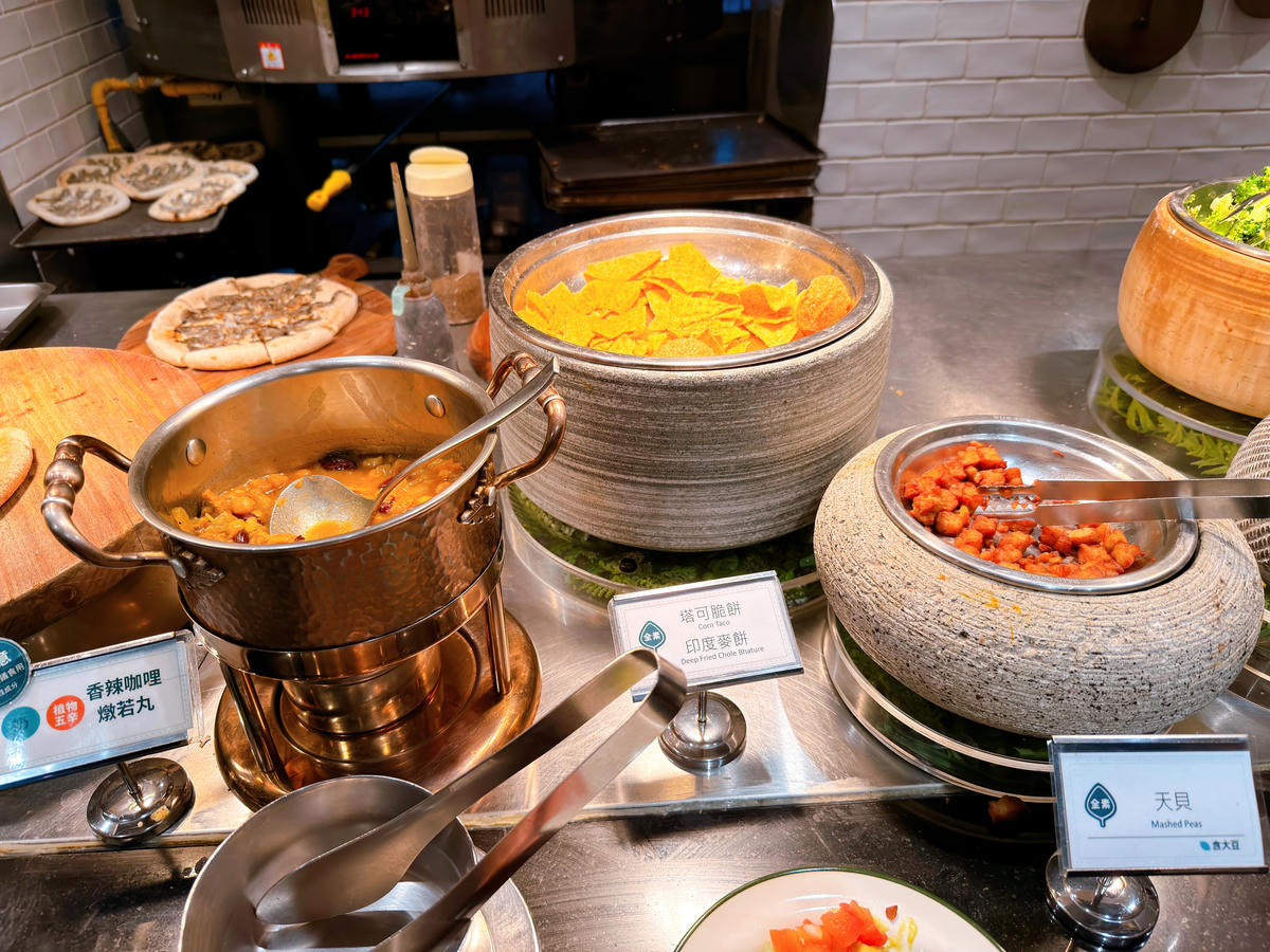 【高雄蔬食吃到飽】果然匯.高雄夢時代店|素食界的頂級Buffet.多國蔬食饗宴/一次吃遍世界的蔬食餐桌 - 第20張圖 果然匯 高雄夢時代店