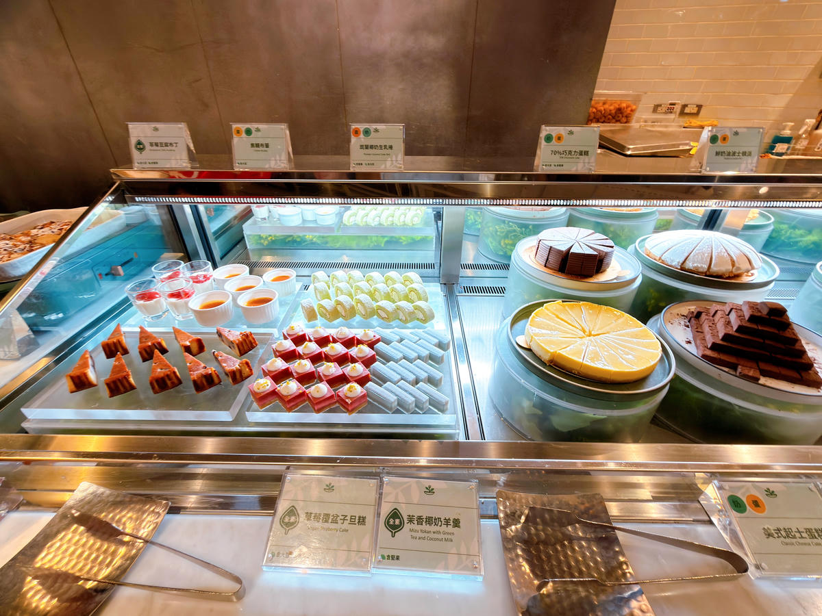【高雄蔬食吃到飽】果然匯.高雄夢時代店|素食界的頂級Buffet.多國蔬食饗宴/一次吃遍世界的蔬食餐桌 - 第37張圖 果然匯 高雄夢時代店