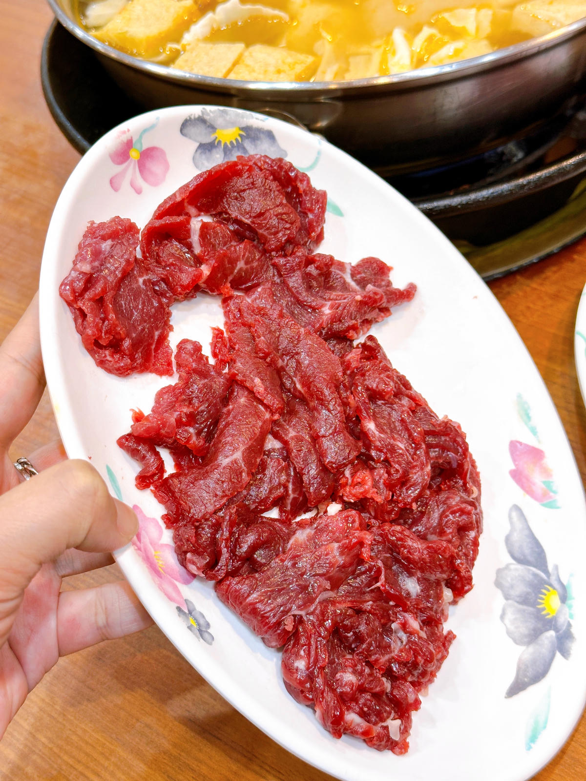 【高雄涮牛肉】牛老大涮牛肉.高雄總店|每日臺南直送溫體牛.榮獲必比登推介|人氣超旺牛肉火鍋店 - 第15張圖 牛老大涮牛肉.高雄總店