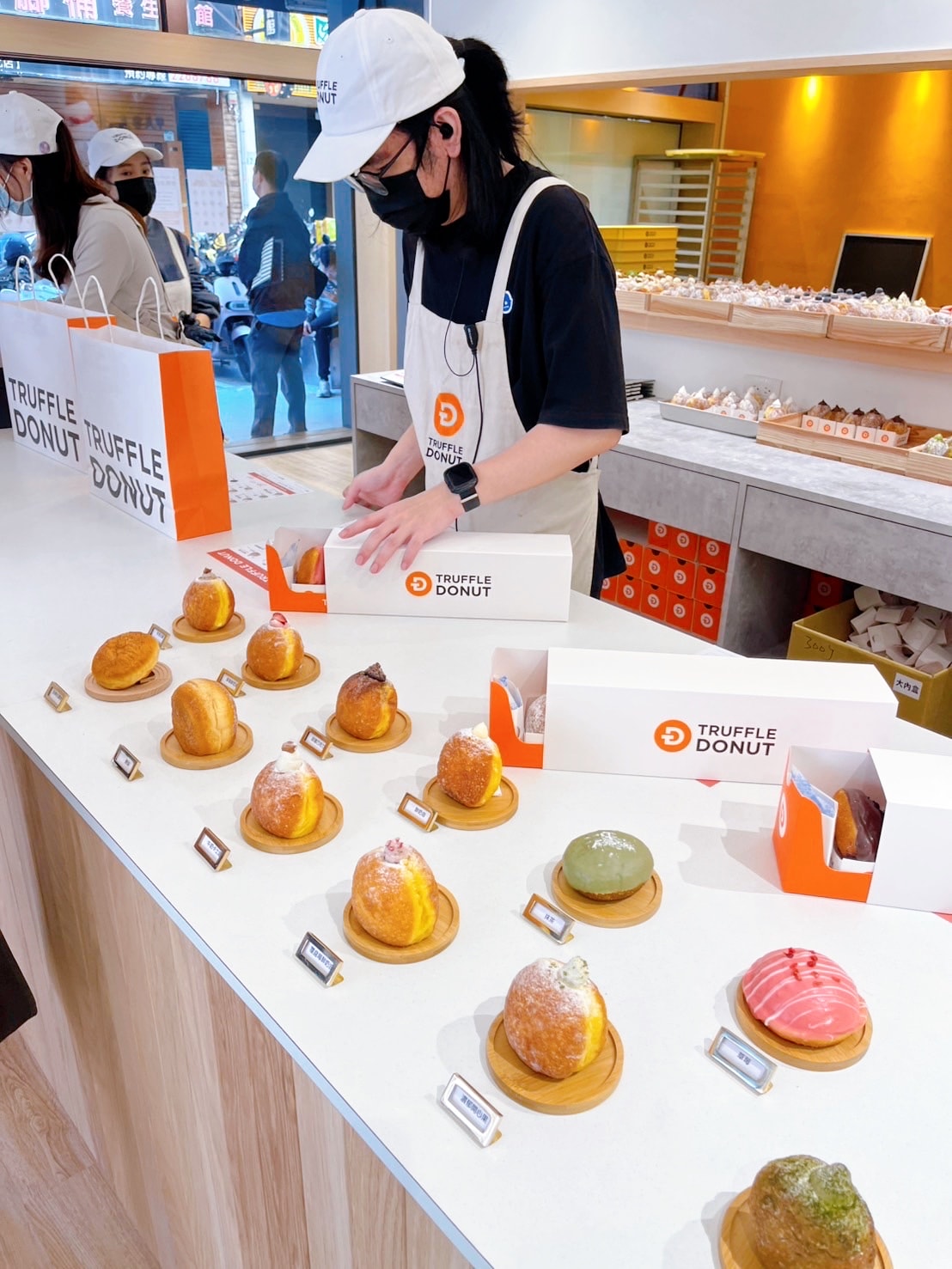 【高雄TRUFFLE DONUT日本生甜甜圈】來自日本海外首家分店插旗高雄.質感餡料蓬鬆Q彈生食感 - 第6張圖 truffle donut 高雄