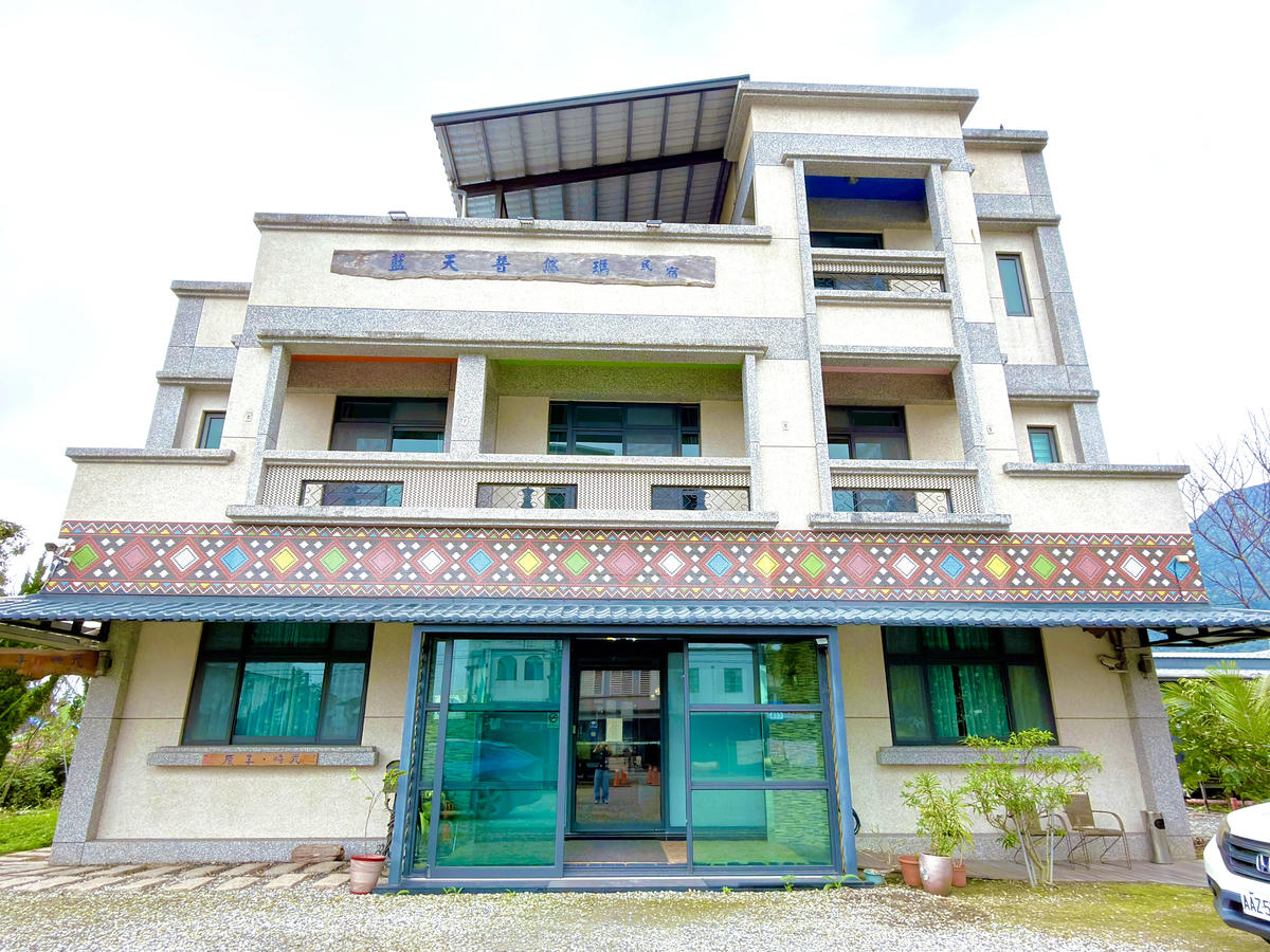 【花蓮住宿推薦】藍天普悠瑪民宿|住進原民文化裡的木香與陽光.獨棟山景庭院/原住民特色風格民宿 - 第2張圖 藍天普悠瑪民宿 花蓮住宿推薦