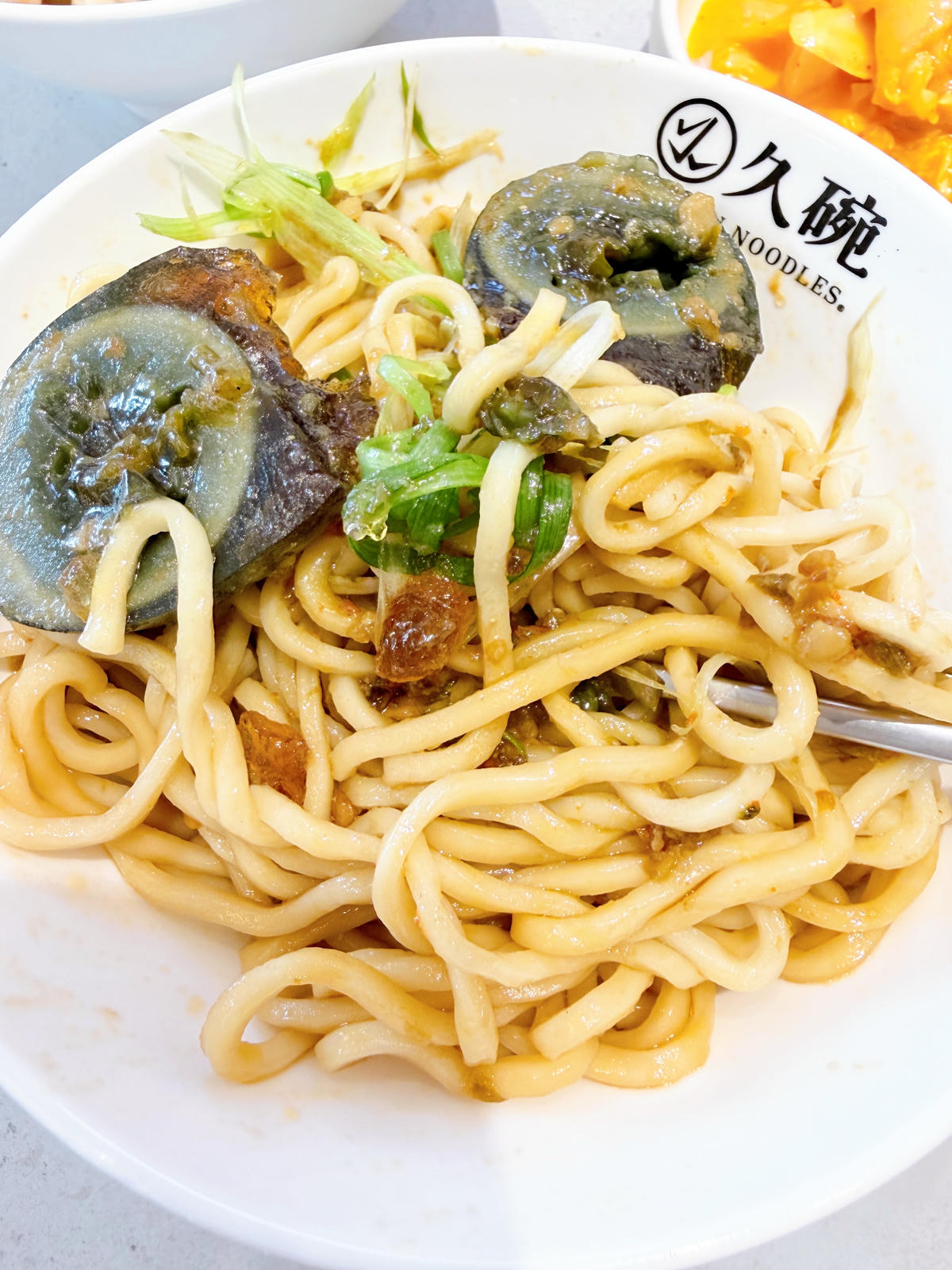 【高雄楠梓必吃麵店】久碗Jowan台味麵舖|燒肉蔥油拌麵、皮蛋花椒拌麵,台積電美食新選擇 - 第16張圖 楠梓 久碗台味麵舖