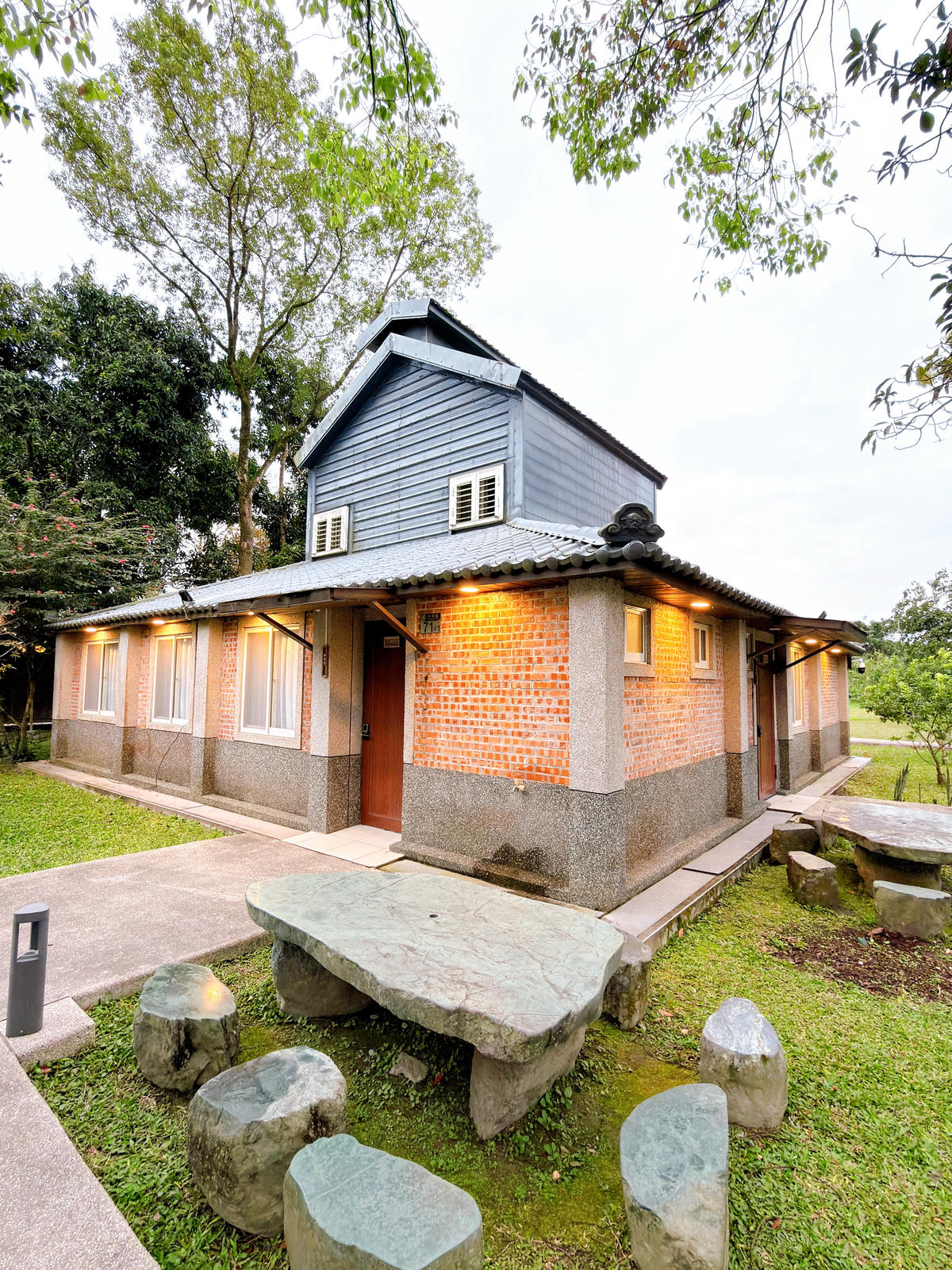 芳草古樹花園 餐廳 民宿