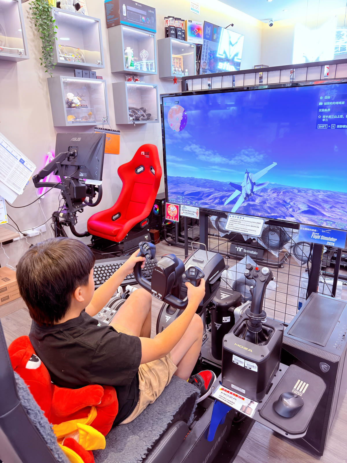 【高雄楠梓】米特3C數位|賽車模擬+飛行模擬免費體驗!帶孩子一起當賽車手、飛行員超有臨場感 - 第13張圖 高雄楠梓 米特3C數位