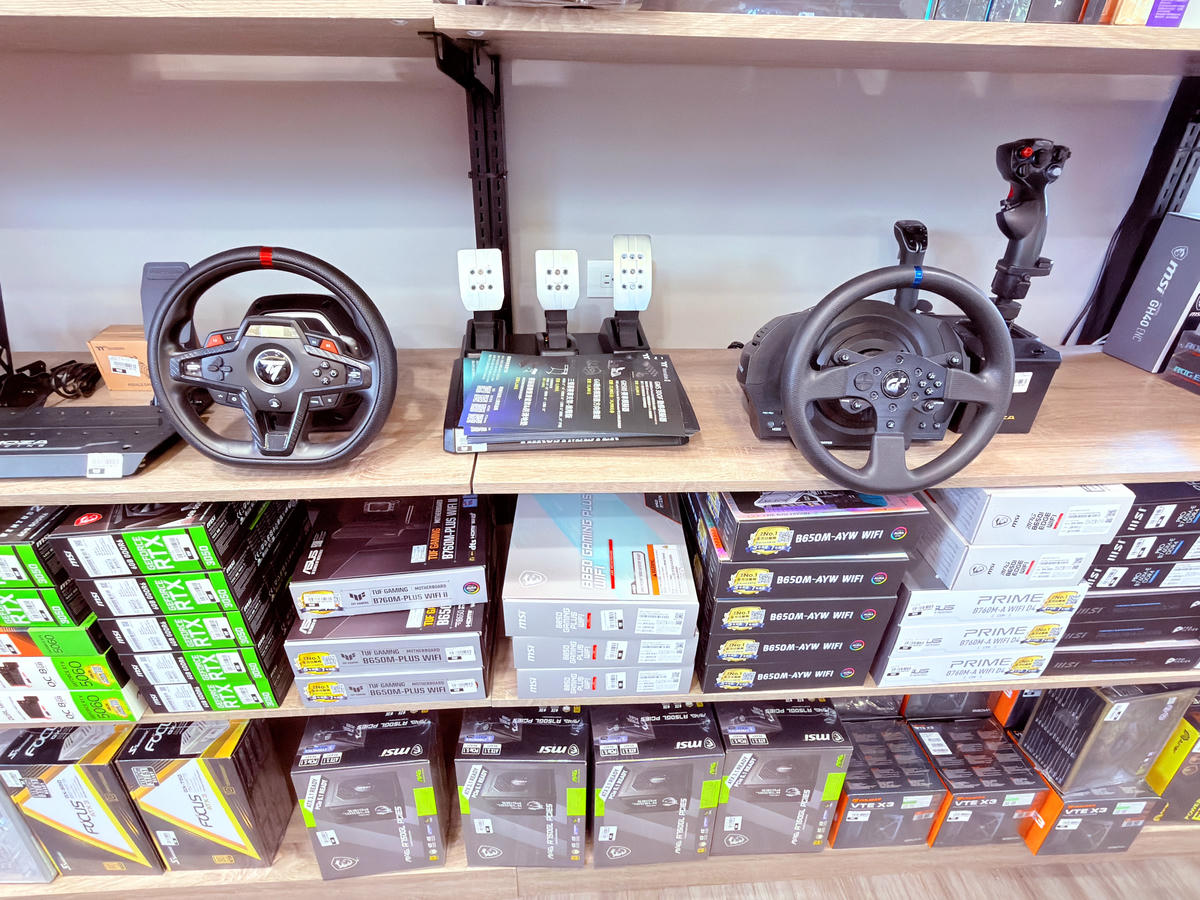 【高雄楠梓】米特3C數位|賽車模擬+飛行模擬免費體驗!帶孩子一起當賽車手、飛行員超有臨場感 - 第18張圖 高雄楠梓 米特3C數位