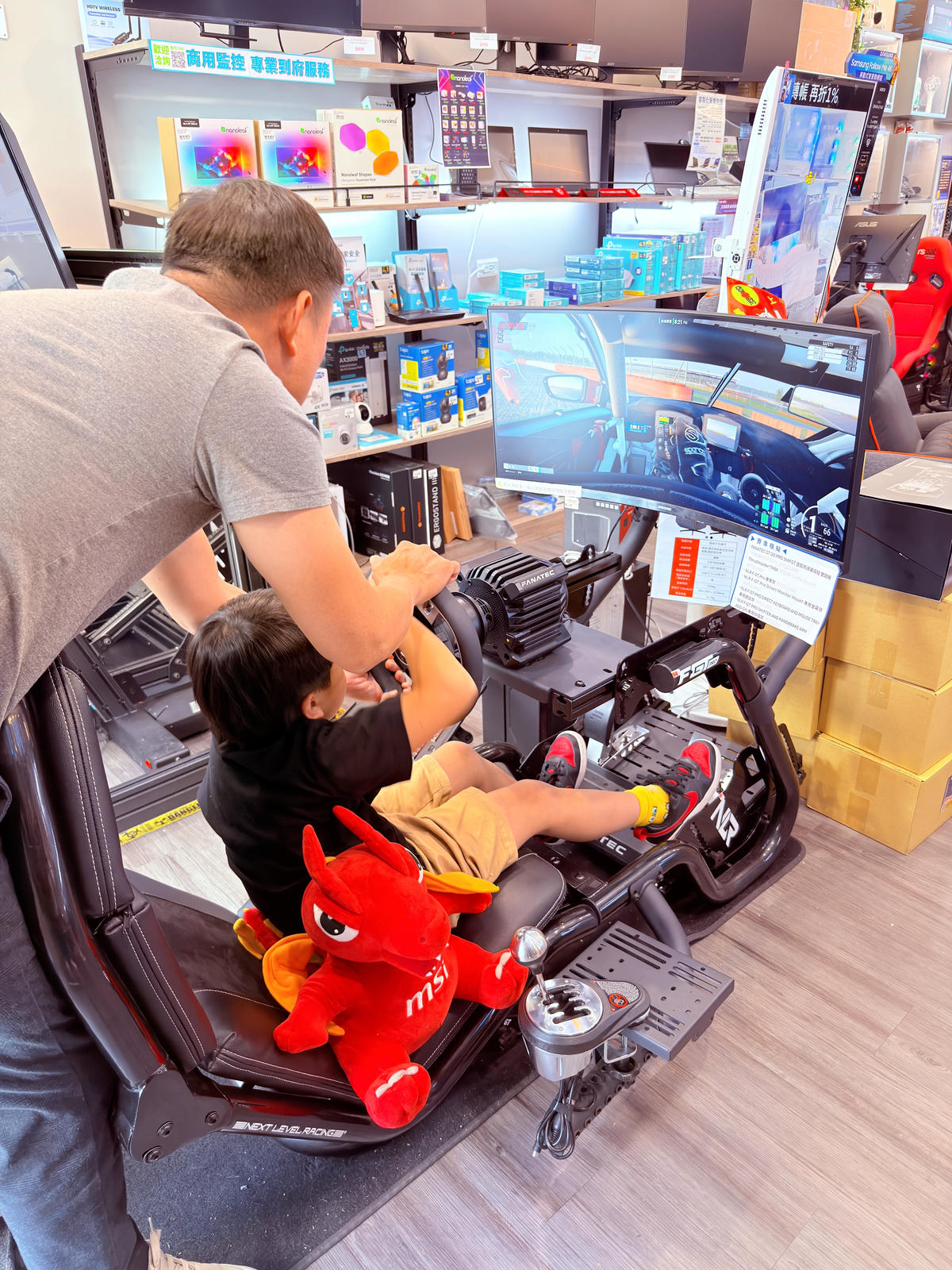 【高雄楠梓】米特3C數位|賽車模擬+飛行模擬免費體驗!帶孩子一起當賽車手、飛行員超有臨場感 - 第10張圖 高雄楠梓 米特3C數位