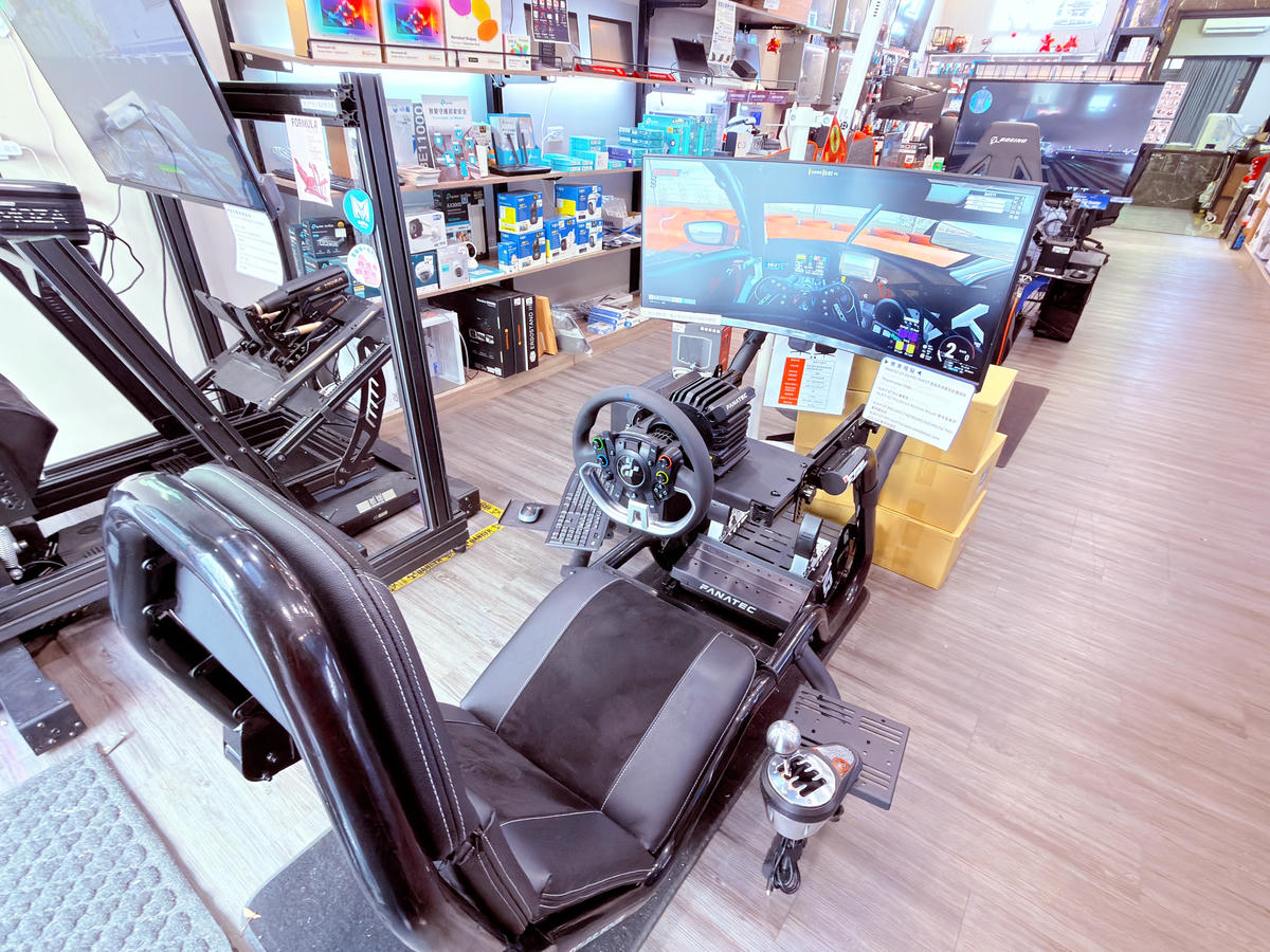 【高雄楠梓】米特3C數位|賽車模擬+飛行模擬免費體驗!帶孩子一起當賽車手、飛行員超有臨場感 - 第4張圖 高雄楠梓 米特3C數位