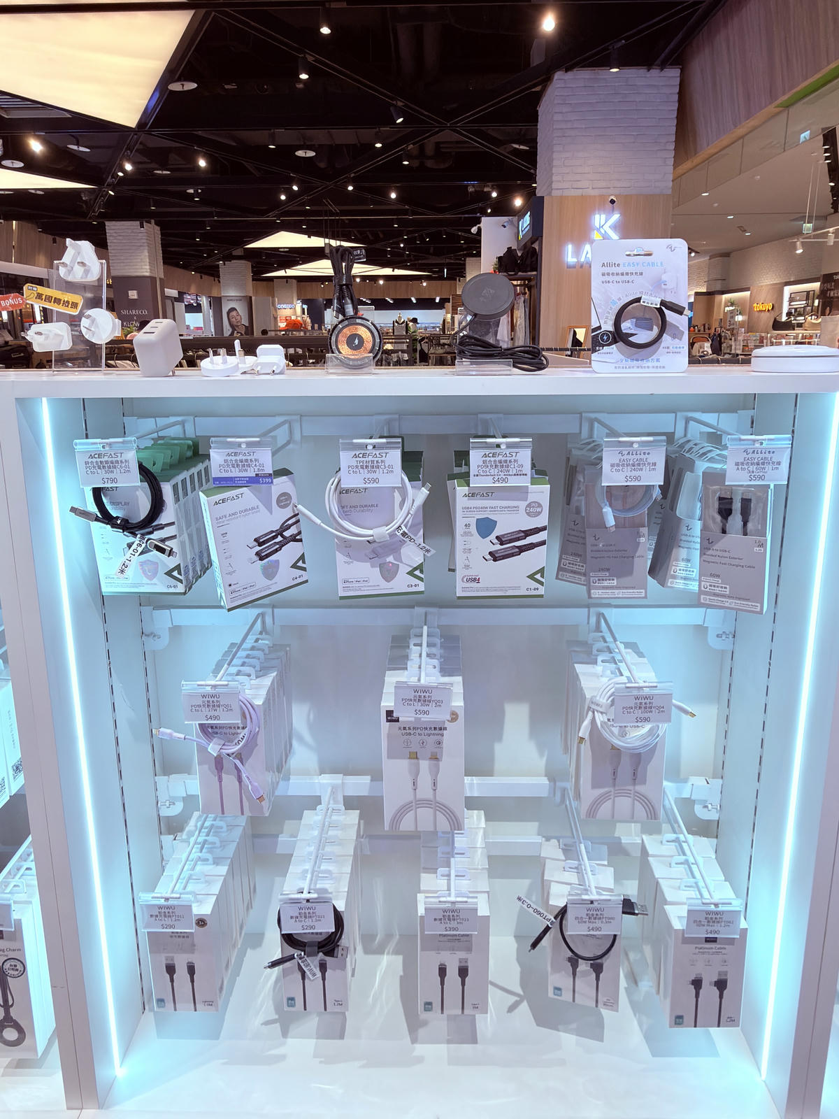 WEiZ高雄旗艦店 岡山樂購廣場