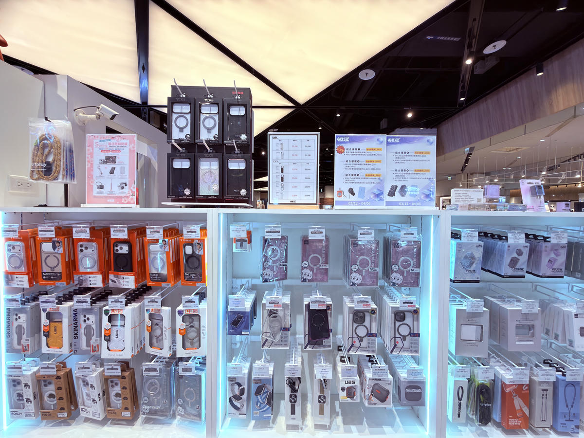 WEiZ高雄旗艦店 岡山樂購廣場