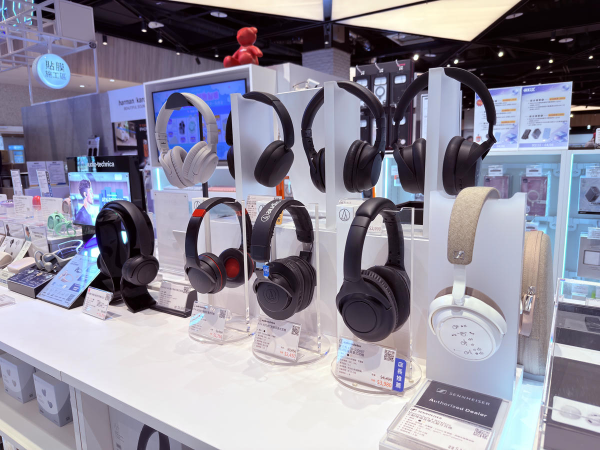 WEiZ高雄旗艦店 岡山樂購廣場