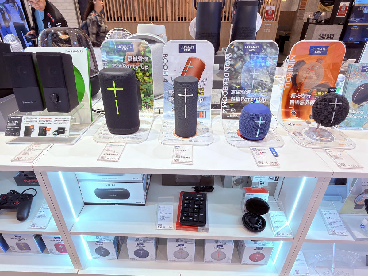 WEiZ高雄旗艦店 岡山樂購廣場