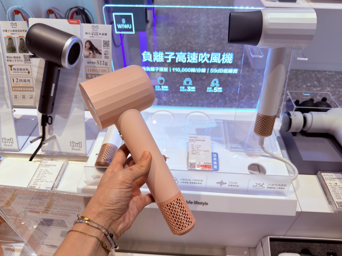 WEiZ高雄旗艦店 岡山樂購廣場