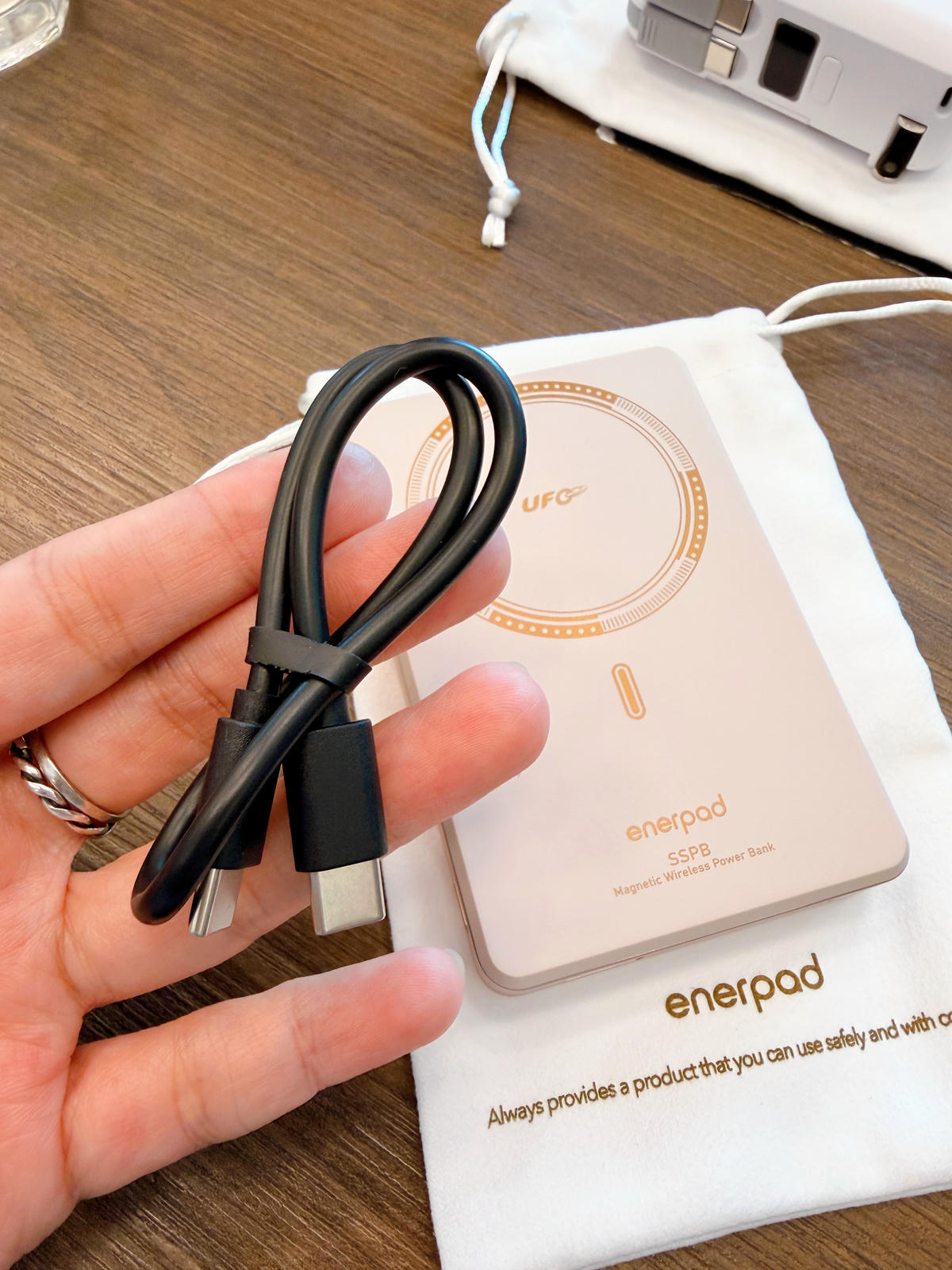 【enerpad UFO評價】出門一顆搞定所有設備|UFO防爆固態磁吸式行動電源MX-10000-SS+MT-10000開箱心得 - 第5張圖 enerpad UFO 防爆固態磁吸式行動電源