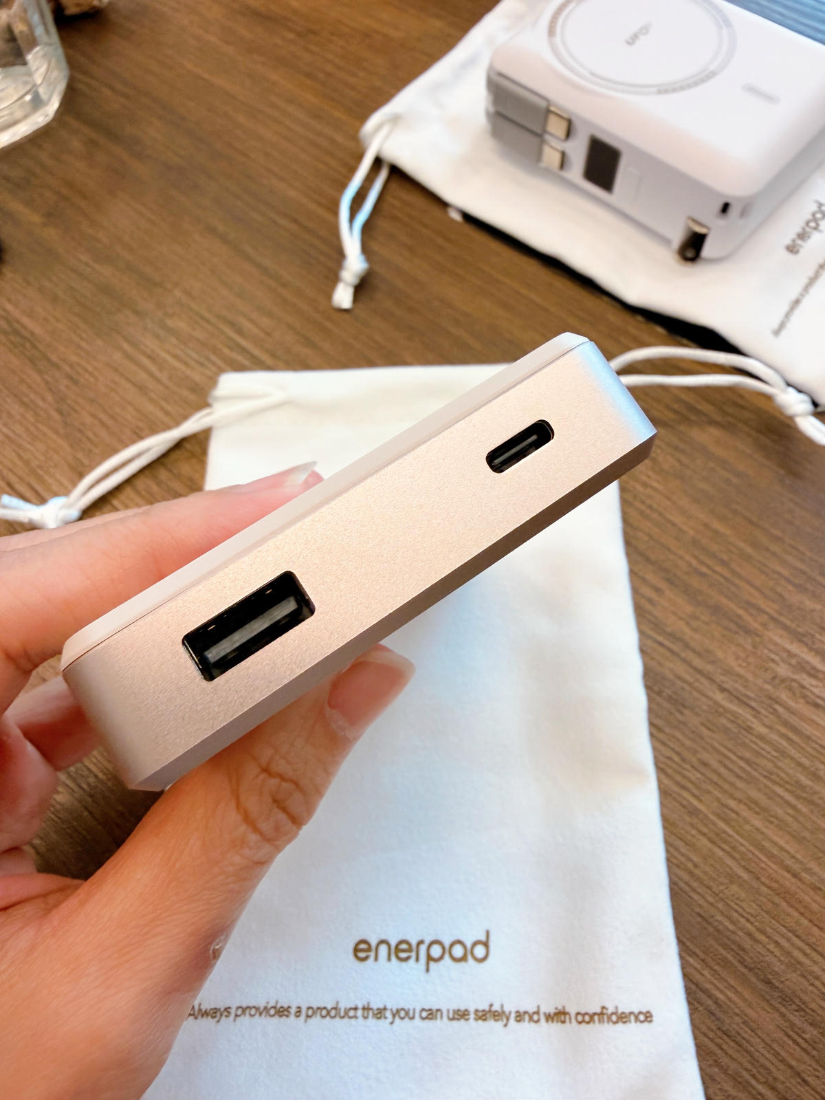【enerpad UFO評價】出門一顆搞定所有設備|UFO防爆固態磁吸式行動電源MX-10000-SS+MT-10000開箱心得 - 第8張圖 enerpad UFO 防爆固態磁吸式行動電源