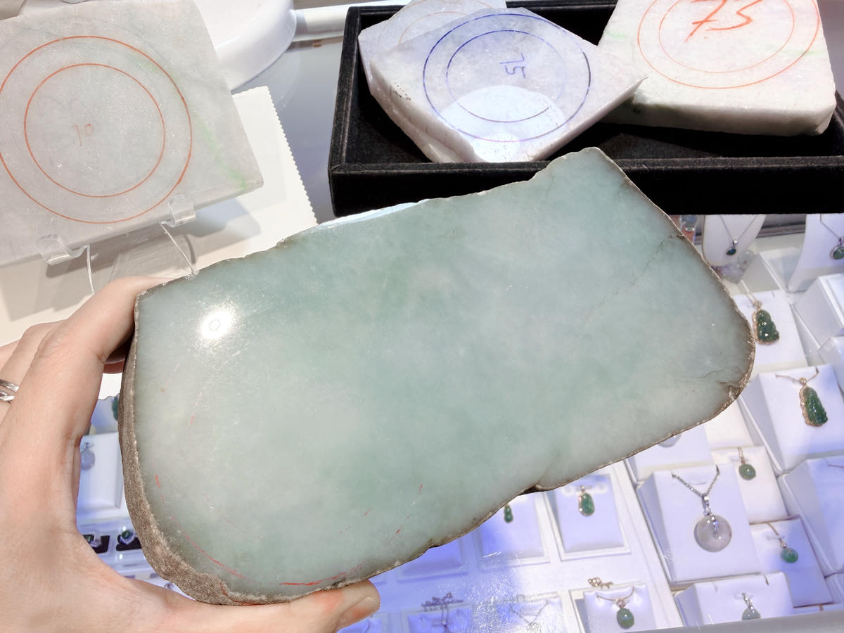 【高雄翡翠玉石推薦】璞瑱玉|夢時代百貨櫃位輕鬆逛,入門玉石其實沒有想像中難/高雄買玉石 / 高雄買翡翠 / 高雄時代百貨飾品 - 第29張圖 高雄璞瑱玉 夢時代店