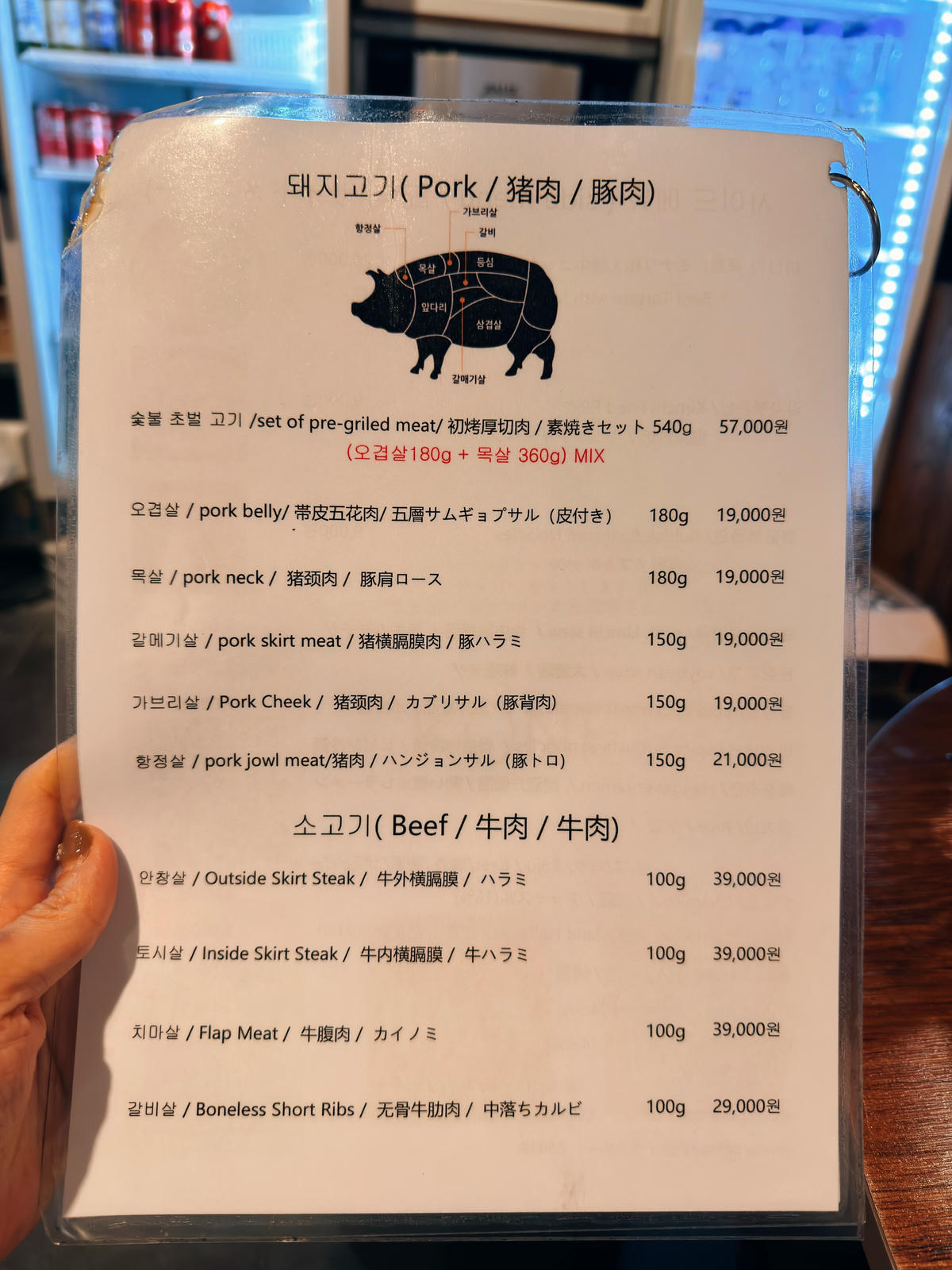 【韓國首爾美食】給豚的男人돈주는남자|弘大人氣燒肉店推薦.首爾也能吃到濟州豬.菜單、排隊方式與實際心得 - 第4張圖 給豚的男人 烤肉 弘大