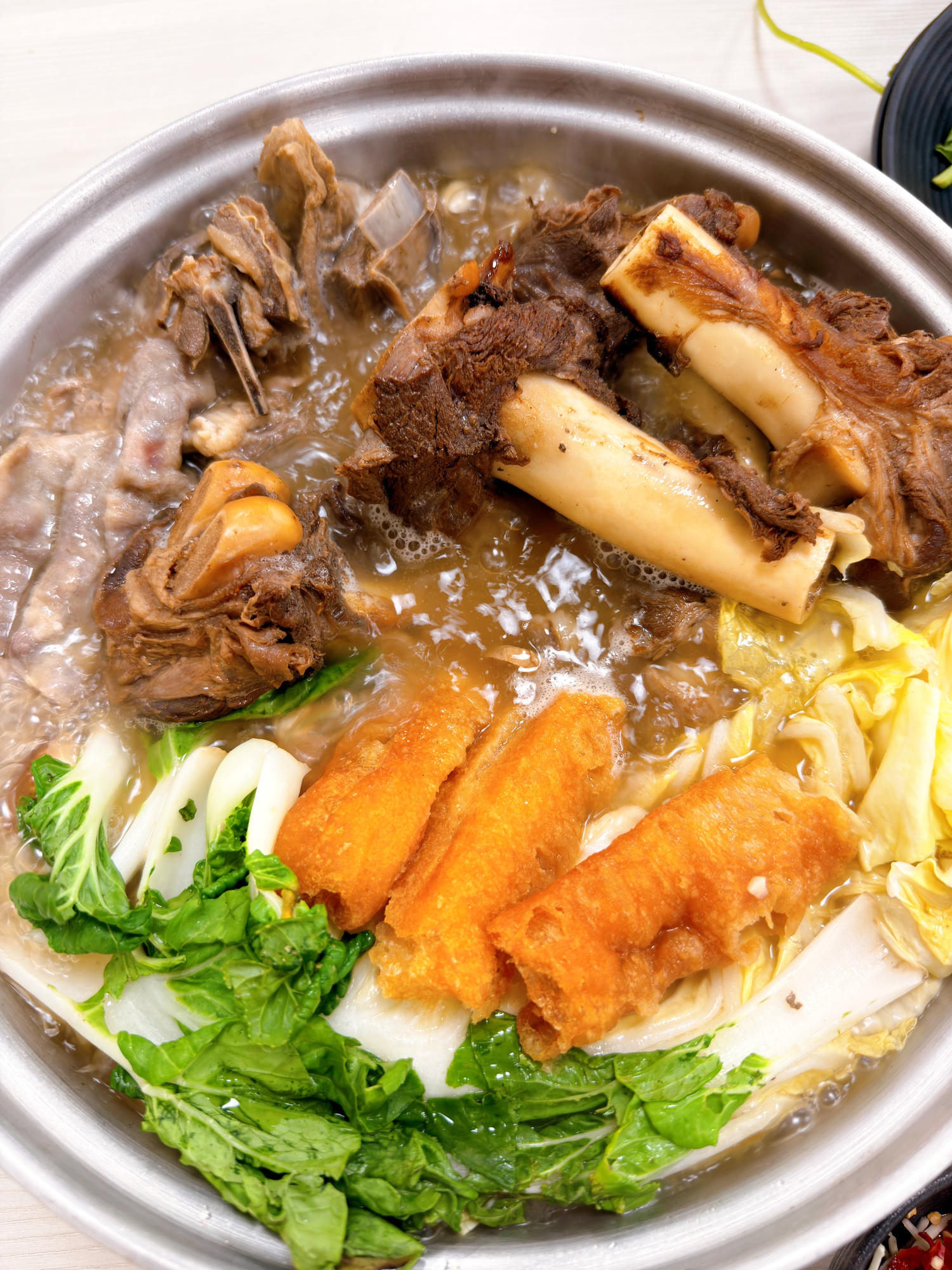【高雄羊肉爐吃到飽】耀武羊威羊肉爐火鍋吃到飽.鳳山店|羊肉控必收!六種湯頭+羊大骨吃到飽.聚餐直接約這間.鳳山吃到飽推薦 - 第3張圖 高雄 耀武羊威羊肉爐火鍋吃到飽