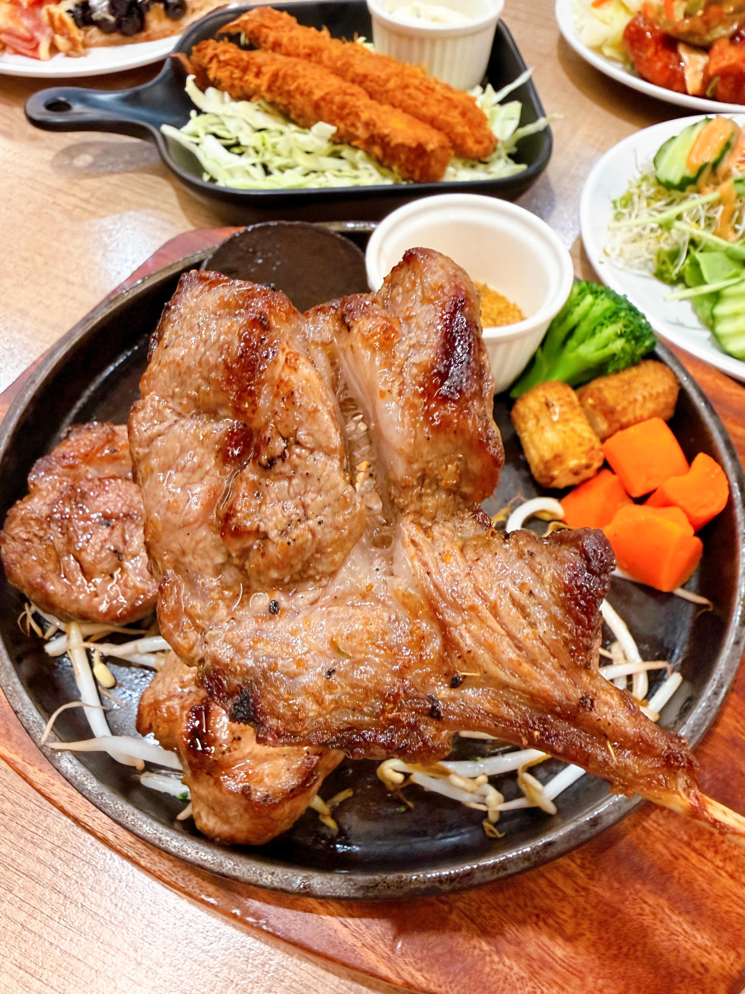【高雄牛排吃到飽推薦】牛室炙燒牛排.高雄鳳山店|牛排+超狂自助吧一次滿足!現烤披薩、炸物、台菜、甜點通通吃到飽 - 第44張圖 牛室炙燒牛排 高雄鳳山店